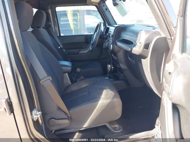 1C4HJWDG1HL500351 Jeep Wrangler Unlimited Sport 4x4
