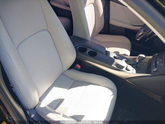 JTHBA1D27G5018742 Lexus IS 200T