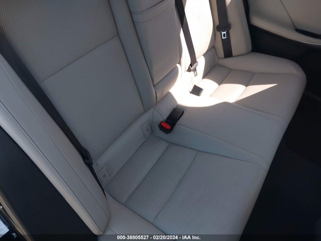 JTHBA1D27G5018742 Lexus IS 200T