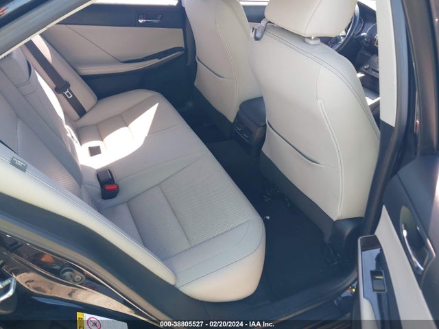 JTHBA1D27G5018742 Lexus IS 200T