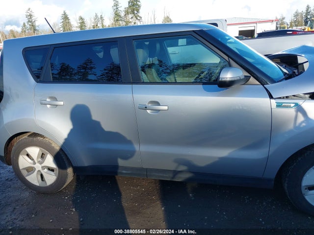 KIA Soul Ev + 2016 KNDJX3AE8G7017027 Image 14