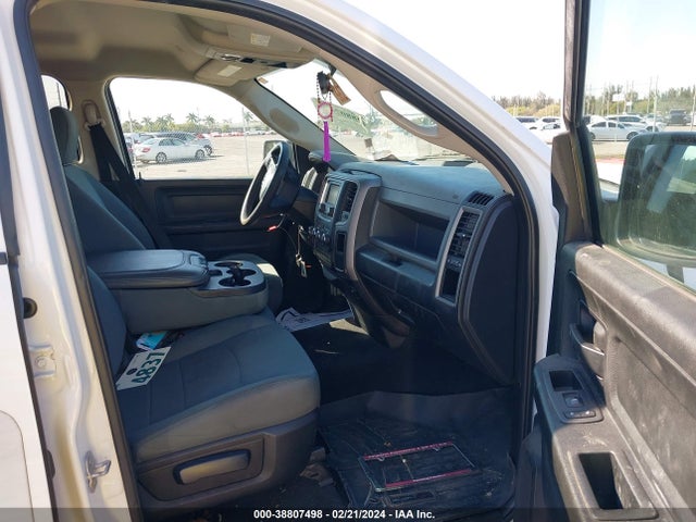 1C6RR7FT7HS820557 RAM 1500 Tradesman Quad Cab 4x4 6'4 Box