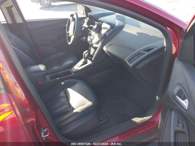 1FADP3M21HL228082 Ford FOCUS SEL