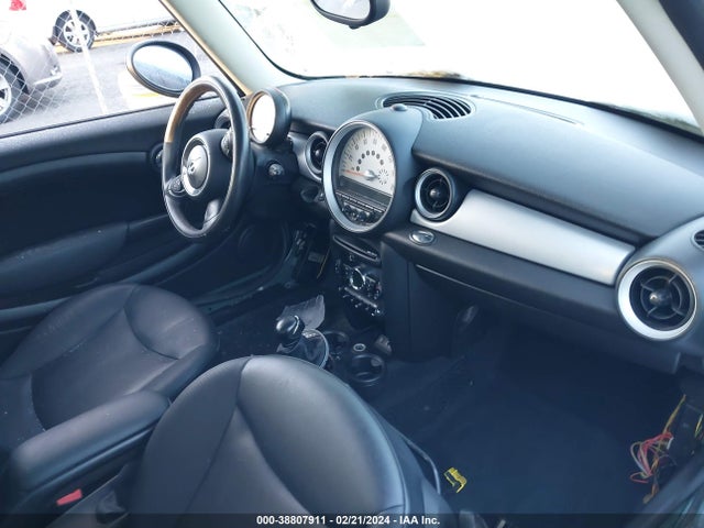 2014 MINI CLUBMAN WMWZF3C59ET492500 Photo 4