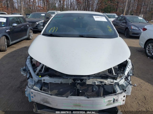 Toyota C-HR XLE 2020 NMTKHMBX2LR106713 Image 13