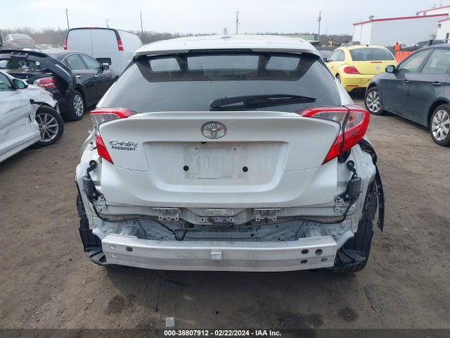 Toyota C-HR XLE 2020 NMTKHMBX2LR106713 Image 12