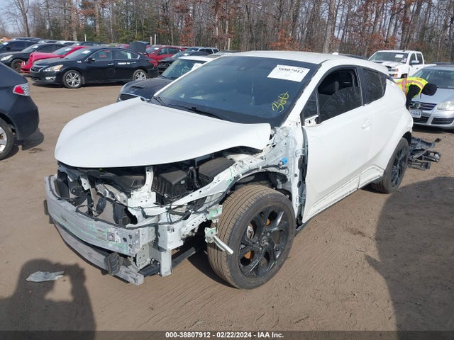 Toyota C-HR XLE 2020 NMTKHMBX2LR106713 Image 2