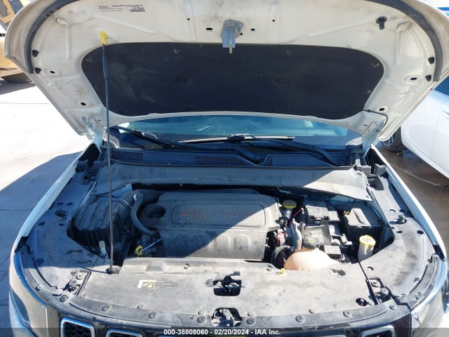 3C4NJCBB8JT265644 Jeep Compass Latitude Fwd