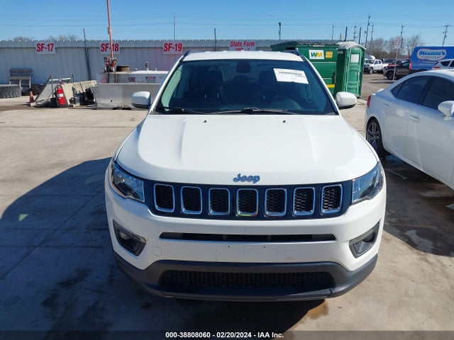 3C4NJCBB8JT265644 Jeep Compass Latitude Fwd