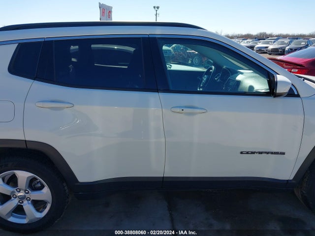 3C4NJCBB8JT265644 Jeep Compass Latitude Fwd