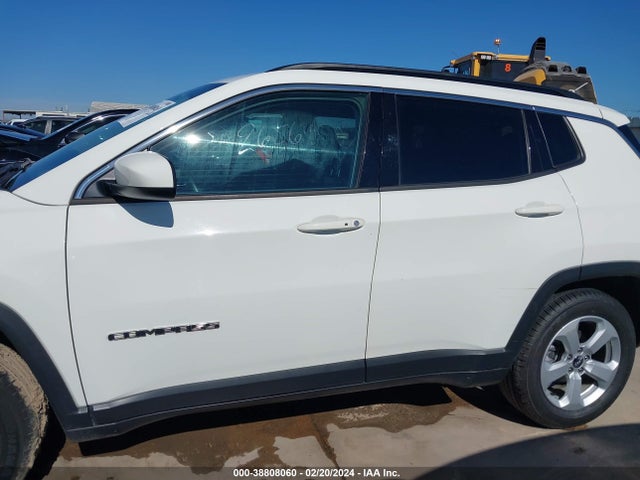 3C4NJCBB8JT265644 Jeep Compass Latitude Fwd