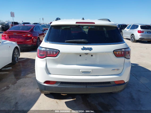 3C4NJCBB8JT265644 Jeep Compass Latitude Fwd