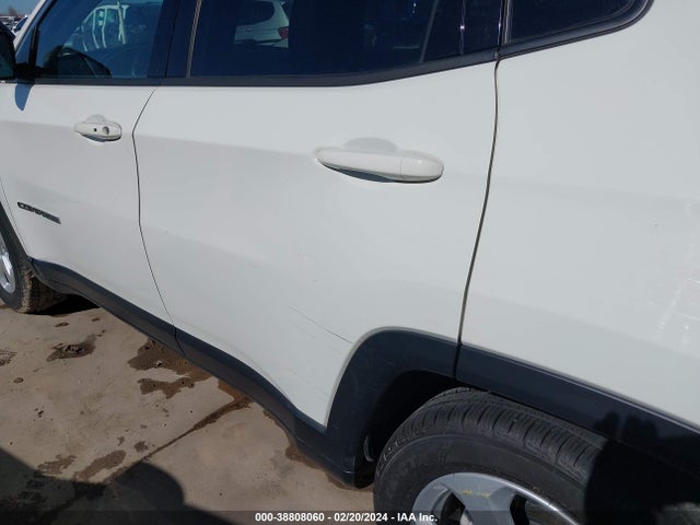 3C4NJCBB8JT265644 Jeep Compass Latitude Fwd