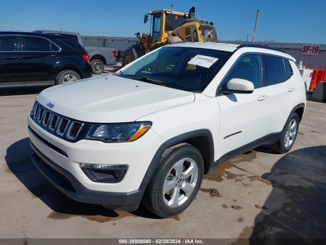 3C4NJCBB8JT265644 Jeep Compass Latitude Fwd