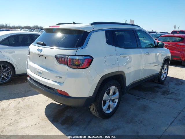3C4NJCBB8JT265644 Jeep Compass Latitude Fwd