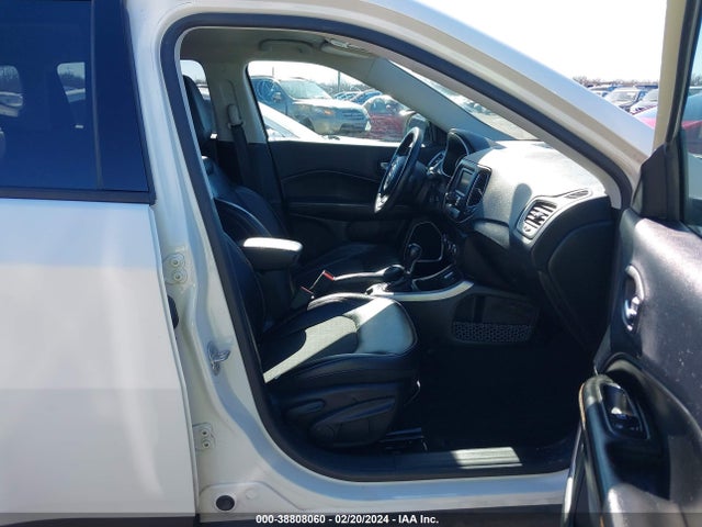 3C4NJCBB8JT265644 Jeep Compass Latitude Fwd