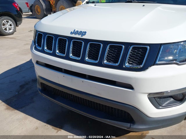 3C4NJCBB8JT265644 Jeep Compass Latitude Fwd