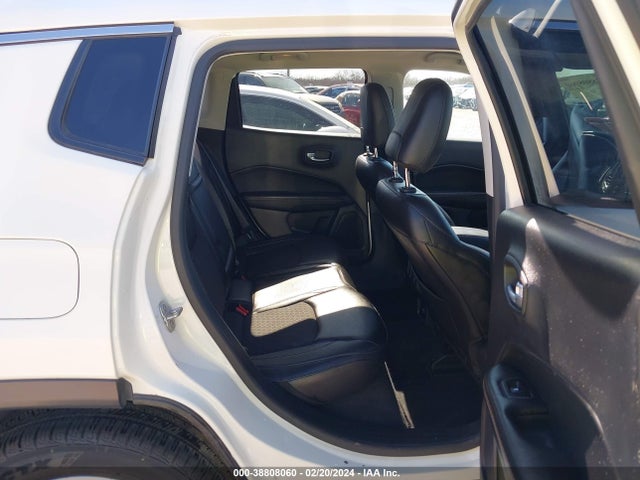 3C4NJCBB8JT265644 Jeep Compass Latitude Fwd