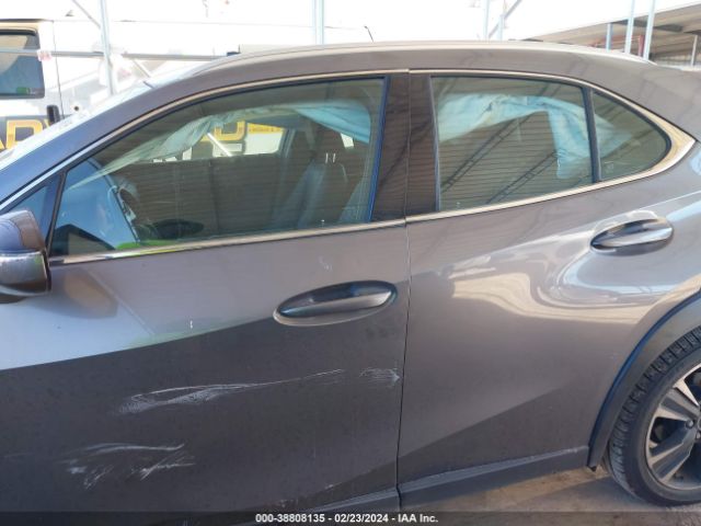 JTHX3JBH0L2028774 Lexus UX 200