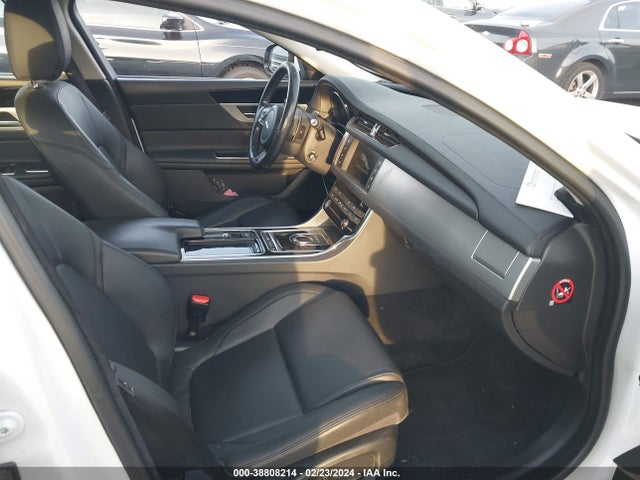 2016 JAGUAR XF SAJBD4BV2GCY08924 Photo 4