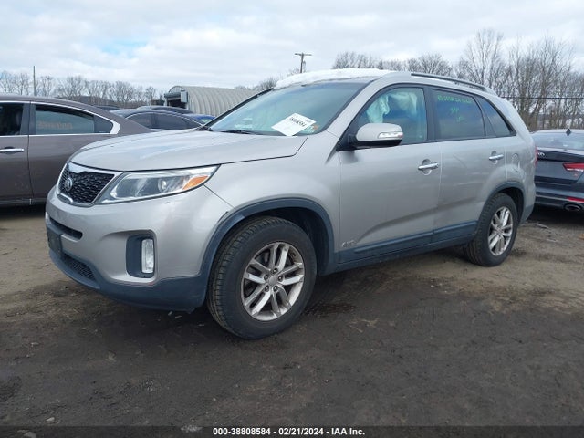 KIA Sorento Lx V6 2015 5XYKTDA71FG608552 Image 2