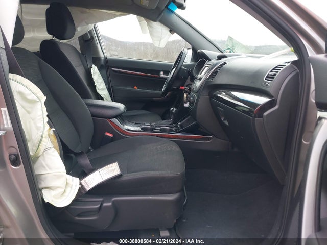 KIA Sorento Lx V6 2015 5XYKTDA71FG608552 Image 5