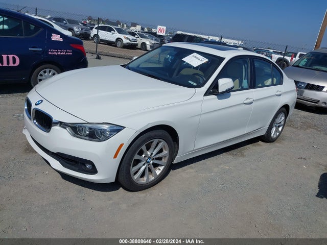 BMW 320i 2018 WBA8A9C57JAH14554 Image 2
