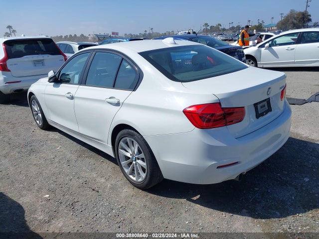 BMW 320i 2018 WBA8A9C57JAH14554 Image 3