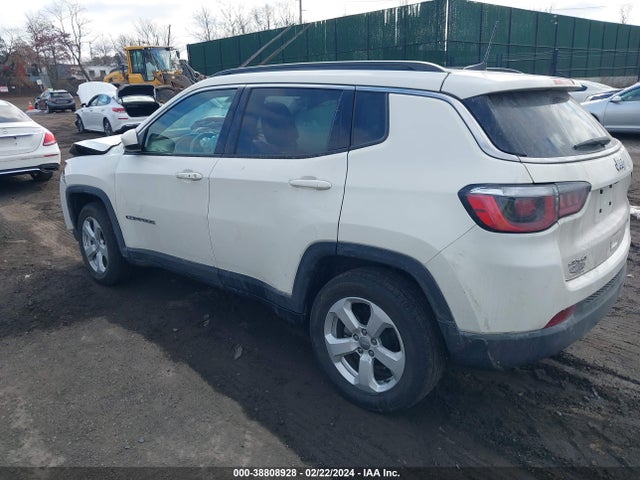 Jeep Compass Latitude 4x4 2018 3C4NJDBB3JT435754 Image 3