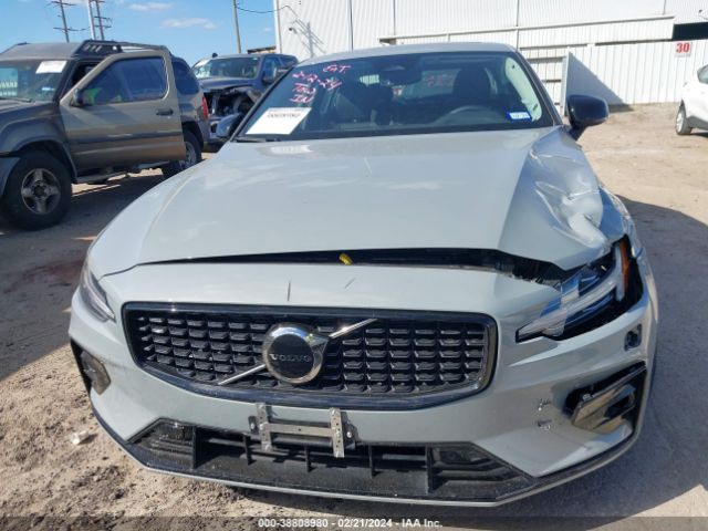 7JRL12FK9RG299721 Volvo S60 B5 Core Dark Theme