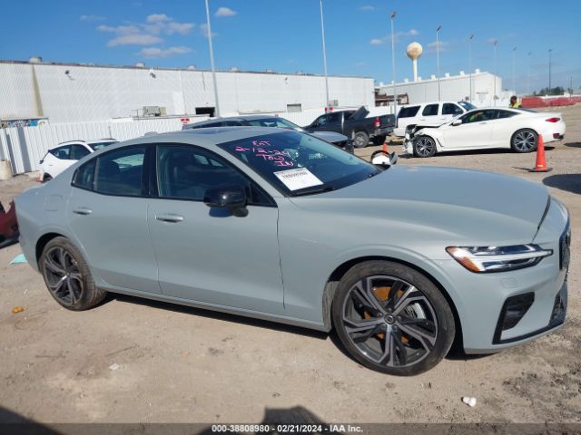 7JRL12FK9RG299721 Volvo S60 B5 Core Dark Theme
