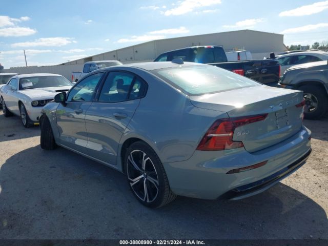 7JRL12FK9RG299721 Volvo S60 B5 Core Dark Theme