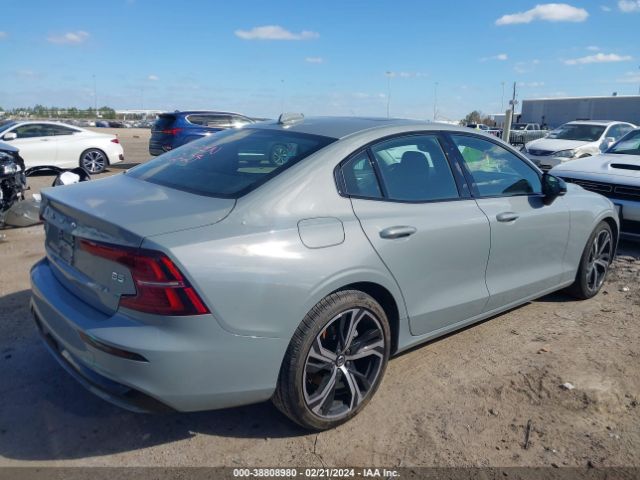 7JRL12FK9RG299721 Volvo S60 B5 Core Dark Theme