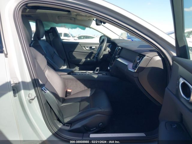 7JRL12FK9RG299721 Volvo S60 B5 Core Dark Theme