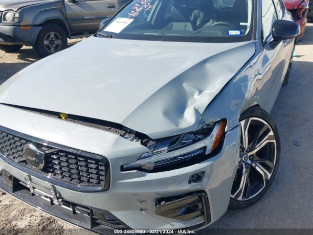 7JRL12FK9RG299721 Volvo S60 B5 Core Dark Theme