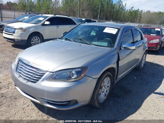 Chrysler 200 LX 2014 1C3CCBAB0EN211763 Image 2