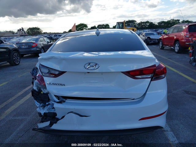 Hyundai ELANTRA SEL 2018 5NPD84LF5JH254227 Image 16