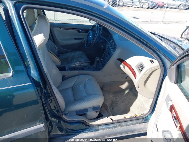 2001 VOLVO V70 2.4 VIN: YV1SW61RX12112425