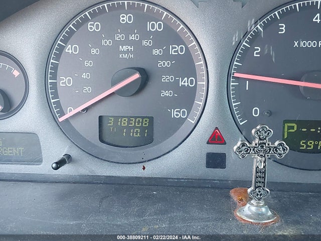 2001 VOLVO V70 2.4 VIN: YV1SW61RX12112425