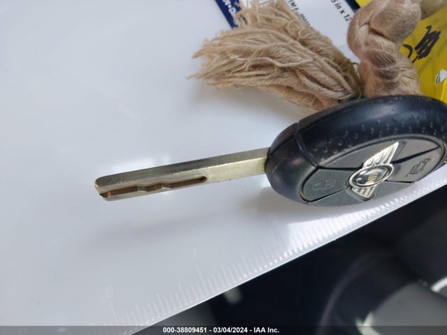 2006 MINI COOPER S WMWRH33506TF88059 Photo 10