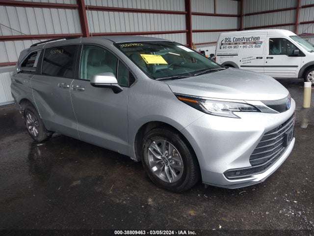 Toyota SIENNA LE 2023 5TDKSKFCXPS077207 Image 1