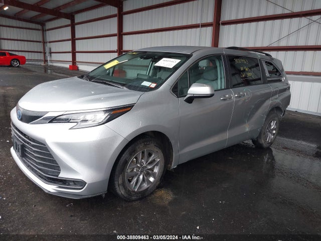 Toyota SIENNA LE 2023 5TDKSKFCXPS077207 Image 2