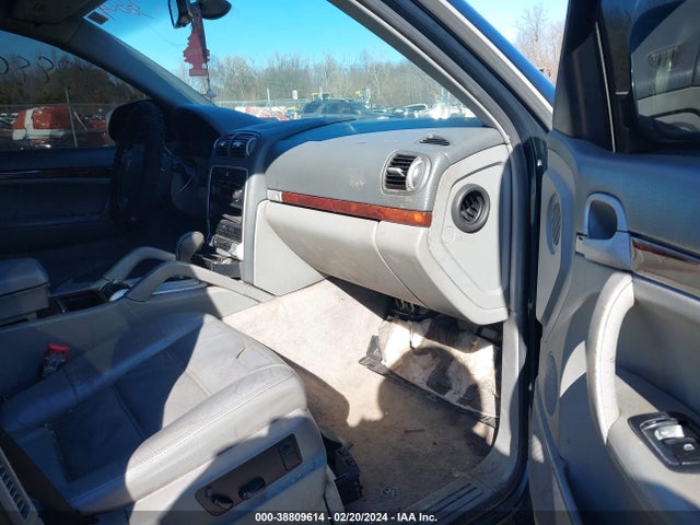 2005 PORSCHE CAYENNE WP1AA29P85LA24452 Photo 4