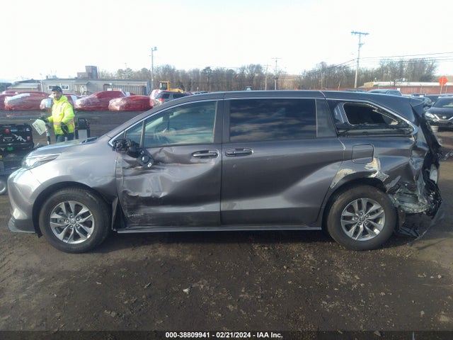 Toyota SIENNA LE 2021 5TDKRKEC4MS004410 Image 14