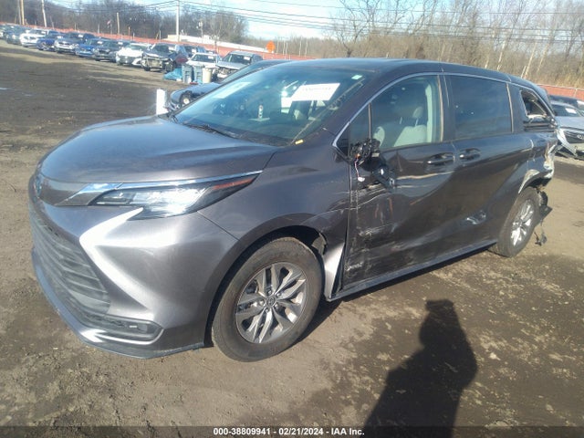 Toyota SIENNA LE 2021 5TDKRKEC4MS004410 Image 2