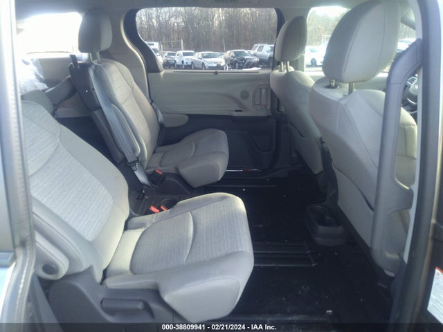 Toyota SIENNA LE 2021 5TDKRKEC4MS004410 Image 8