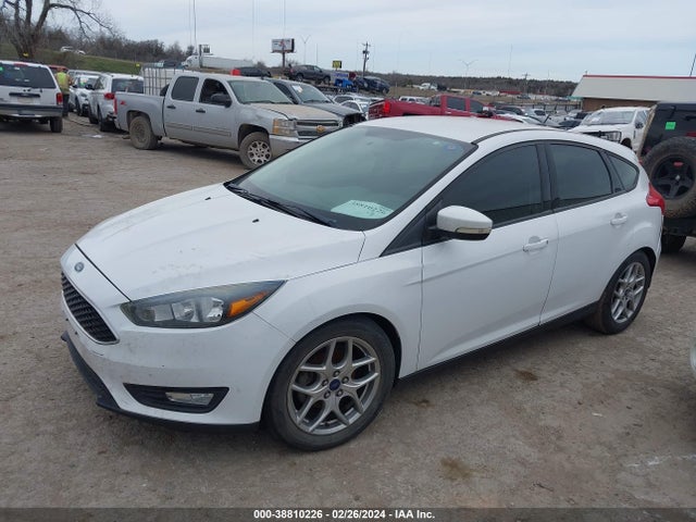 Ford FOCUS SE 2015 1FADP3K23FL368361 Image 2