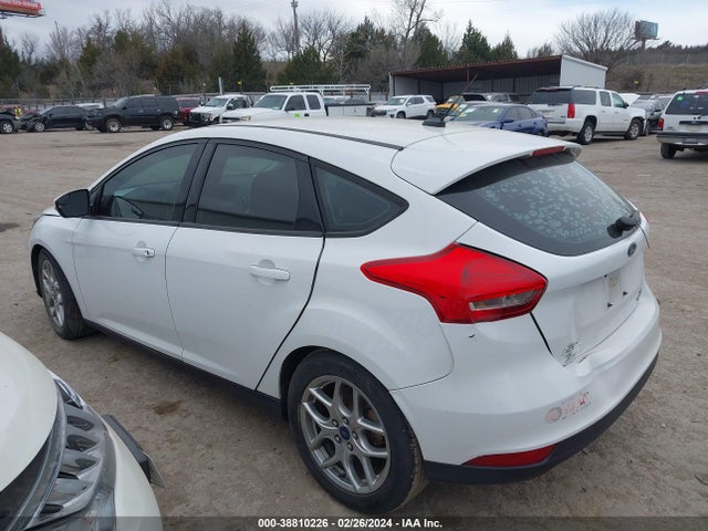 Ford FOCUS SE 2015 1FADP3K23FL368361 Image 3