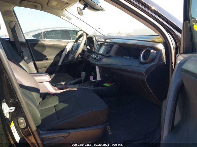 Toyota RAV4 LE 2018 2T3ZFREV0JW473599 Image 5