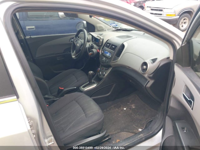Chevrolet Sonic Lt Auto 2015 1G1JC5SH9F4125830 Image 5